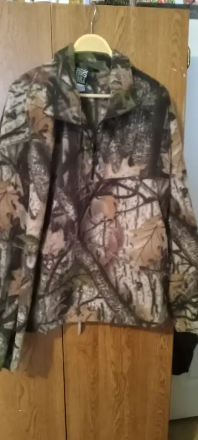 Men’s Camo Fleece Pullover – Big Chill – Excellent Condition, View more