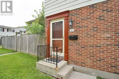 Welcome to 43 Conway Dr. Near White Oaks Mall. One of the highly desirable neighbourhood in South of...