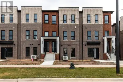 207 BURKE STREET Hamilton (Waterdown), Ontario