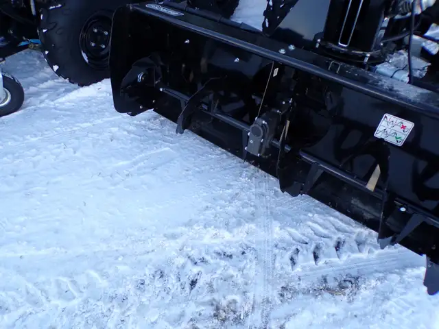 YAMAHA KODIAK 700 EPS WITH BERCOMAC SNOWBLOWER in Other in Ottawa - Image 6
