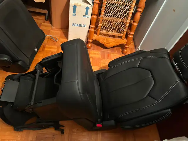 Siège électrique Pacifica 2022 in Other Parts & Accessories in Drummondville - Image 6