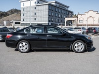 No Accidents - One Owner - Heated Front Seats - Backup Camera - Keyless Ignition Efficient, reliable... (image 9)