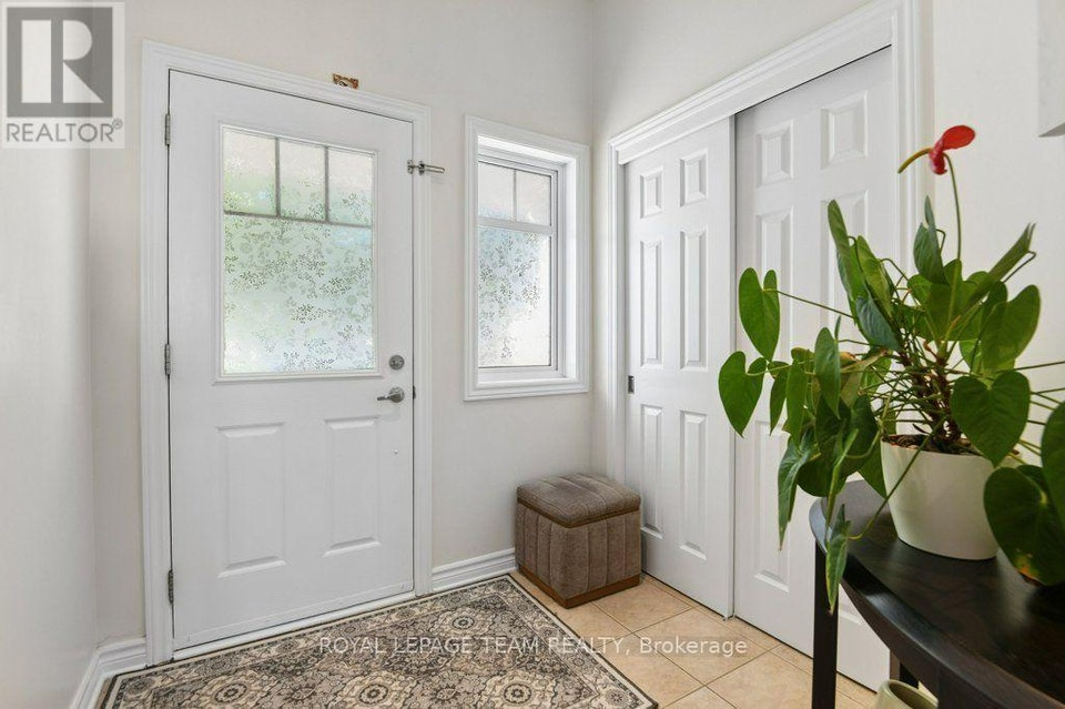 303 BALINROAN CRESCENT Ottawa, Ontario 3