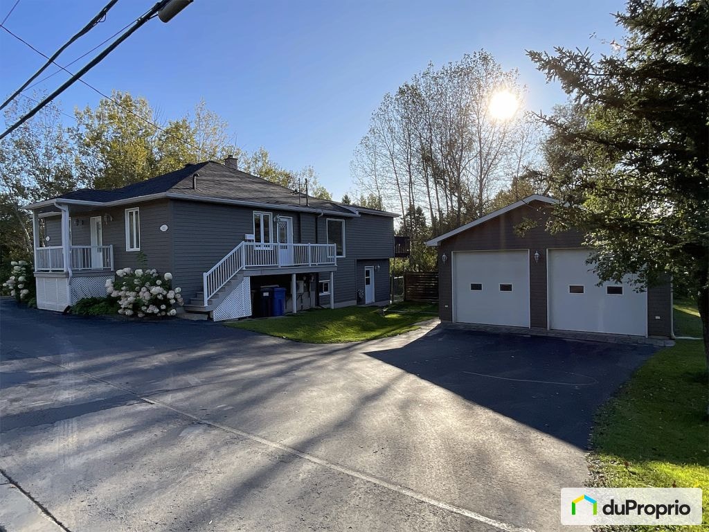 $530,000 - Bungalow for sale in Chicoutimi (Chicoutimi) — photo 1