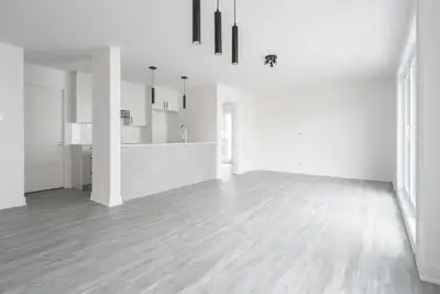 Condo 5 1/2 en coin à louer - Lachine Adresse : 180 Boulevard Saint-Joseph, H8S 2L3 Contact : 514-66...