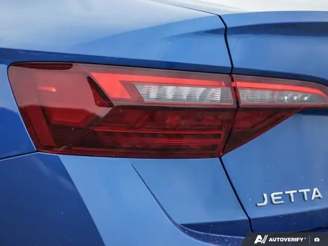 2023 Volkswagen Jetta Comfortline | LOW KMS | Moonroof in Cars & Trucks in Windsor Region - Image 13