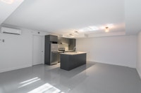 Renovated Akelius one bedroom apartment for rent. Located near Marie-Anne in the Plateau Mont-Royal... (image 4)