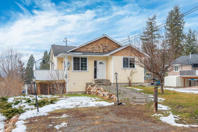 Move-in ready home, located in beautiful Falkland! in Houses for Sale in Kamloops