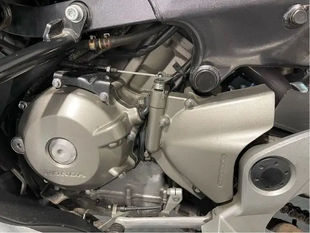 2008 Honda Varadero CLEAN BIKE/CERTIFIED/GIVI SADDLEBAGS/FINANCE in Sport Touring in North Bay - Image 16