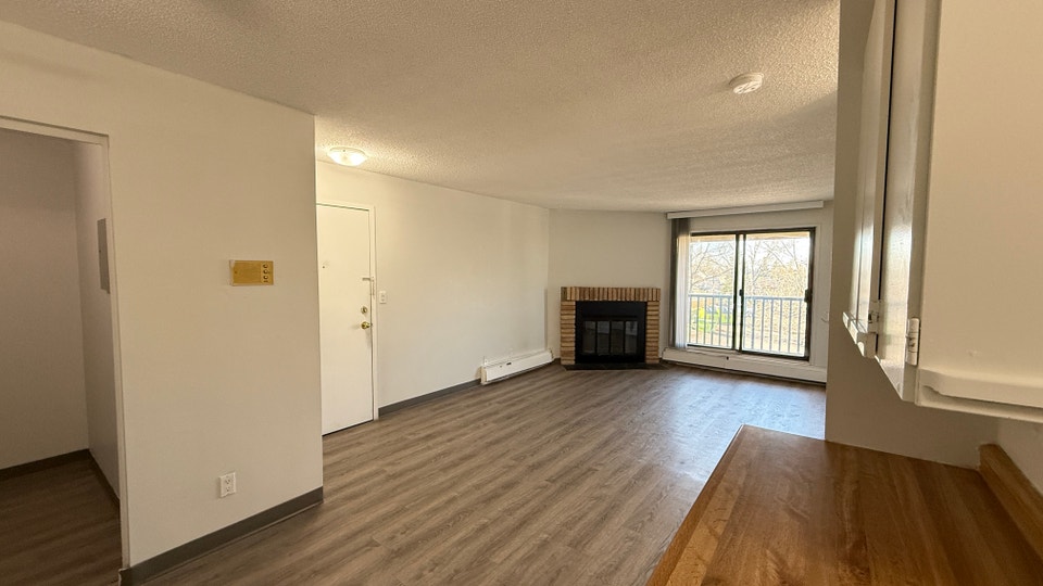 Classic & Spacious 1 Bed 1 Bath - HEAT INCLUDED starts at $1295 4