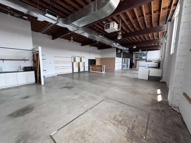 3,000SF Warehouse/Showroom/Industrial Space–Tycos Dr–Loading doc in Commercial & Office Space for Rent in City of Toronto - Image 10