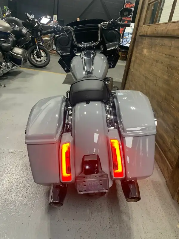 2025 Harley-Davidson Road Glide in Street, Cruisers & Choppers in Oshawa / Durham Region - Image 10