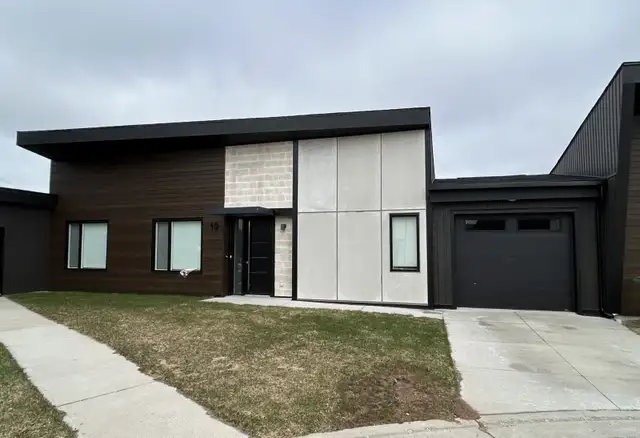 Dog Friendly Single Level Townhome; 2 bdrm/2bthrm; Shiraz 50+62865714848771122