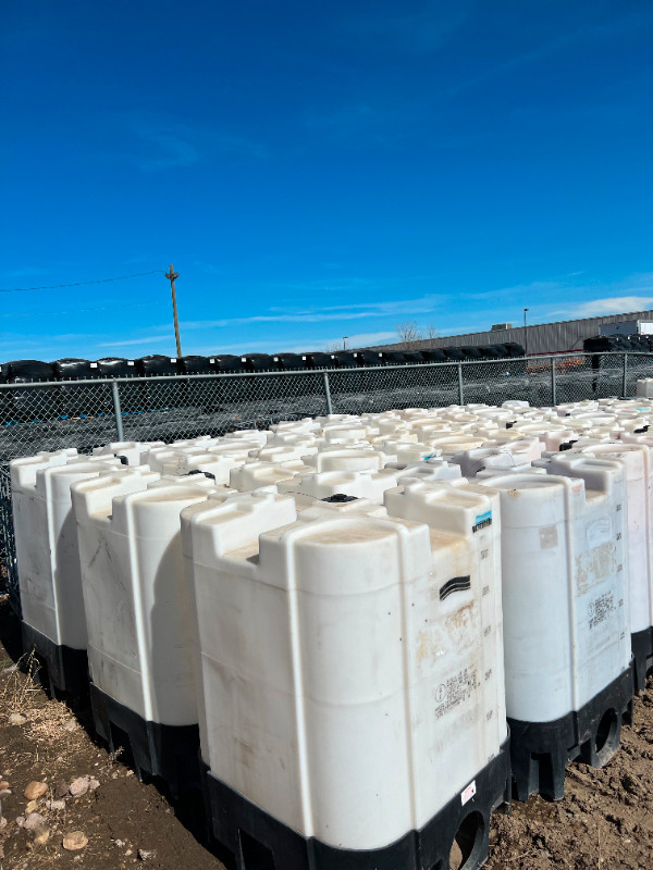 400 x 1000L. clean totes. $125 each. in Arts & Collectibles in Edmonton - Image 3