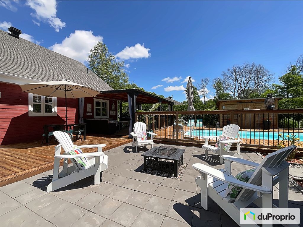 $780,000 - Bungalow for sale in Salaberry-De-Valleyfield — photo 1