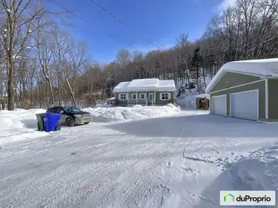 Magnifique propriété à aire ouverte, clé en main, fonctionnelle et lumineuse, comprenant 3 chambres...