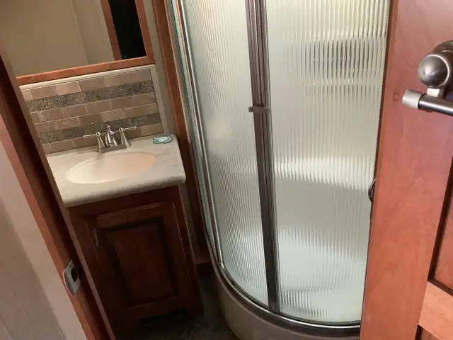 2011 Holiday Rambler Ambassador 36PFT in RVs & Motorhomes in Barrie - Image 29