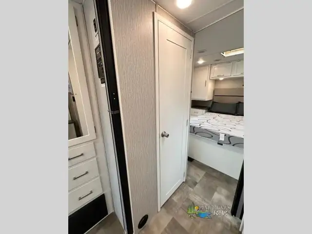 2022 Coachmen RV Pursuit 29XPS Front Bunk 11 Miles in RVs & Motorhomes in Moncton - Image 34