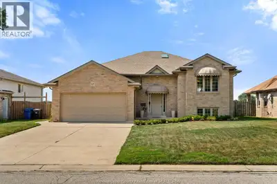 Welcome to 837 Cottage Grove — a spacious and versatile Kingsville home designed with room to grow,...
