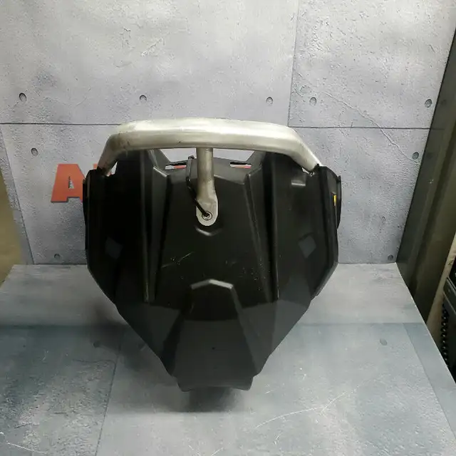Pare-choc et Nosepan Usagé Motoneige Polaris 2013-2022 in Snowmobiles Parts, Trailers & Accessories in Laurentides - Image 3