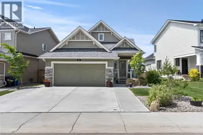 RELOCATE TO ALBERTA IN STYLE! With the big city at your fingertips, mountain views in the distance....