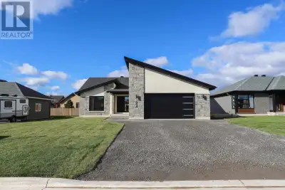 Welcome to this stunning, brand-new custom-built bungalow by Ficmar, located in the sought-after Gre...