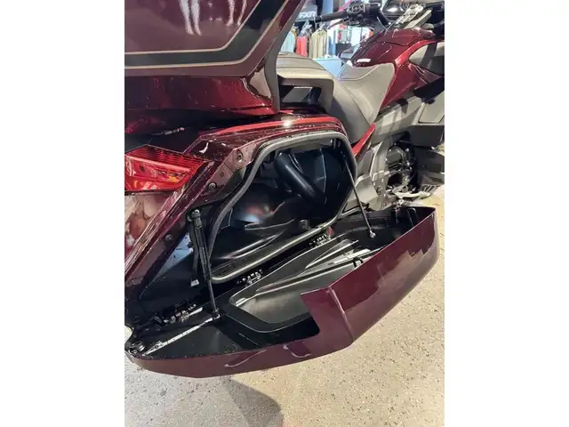 2025 Honda Goldwing Tour 50th Anniversary in Sport Touring in Ottawa - Image 10