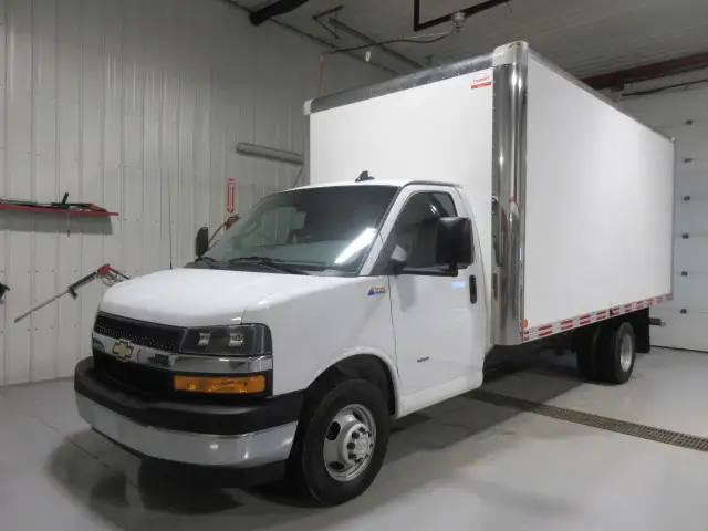 2023 Chev Express Cube Van600959099832913921