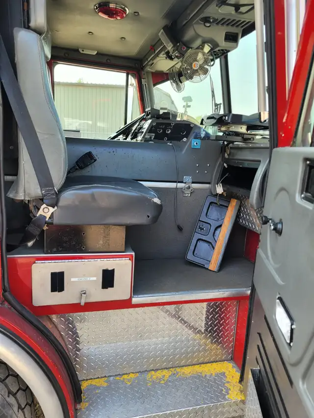 Fire Truck / RV Hauler? in Heavy Trucks in Nelson - Image 16