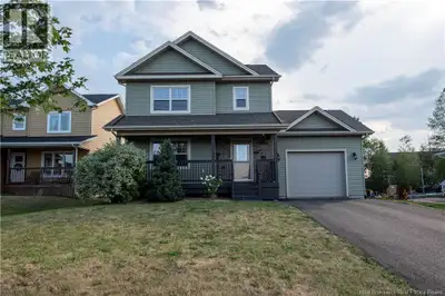 Welcome to 50 Northumberland Drive in popular Meadow Lake Estates! Just a short walk to Meadow Lake...