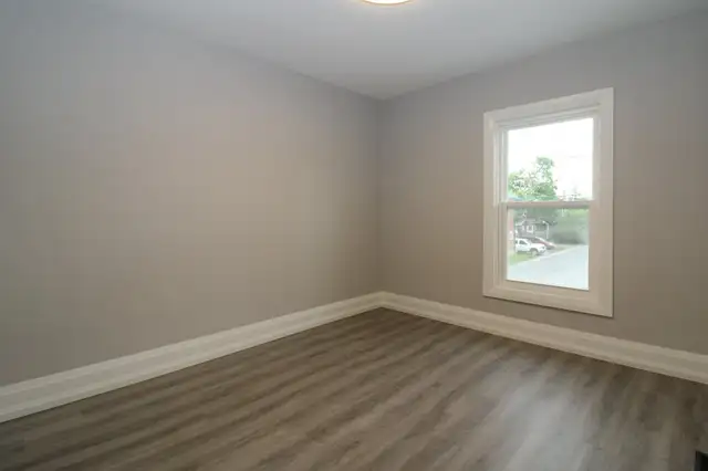 Unit A - 468 Bolivar Street, Peterborough - All Utilities & Park in Long Term Rentals in Peterborough - Image 10