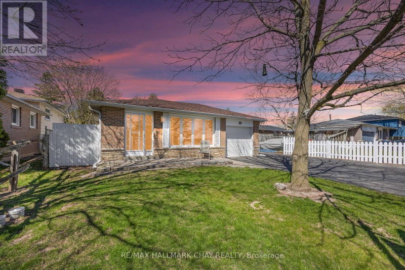 38 LIONEL STONE AVENUE E New Tecumseth, Ontario Houses for Sale