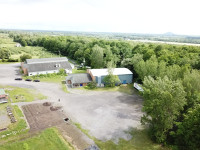 Théâtre de ROUGEMONT,  propriété commerciale   terrain avec bail