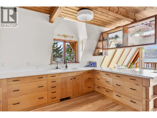 6431 Renfrew Road Peachland, British Columbia in Houses for Sale in Penticton - Image 14
