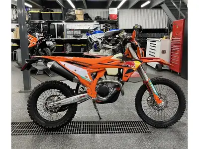 2025 KTM 350 EXC-F CHAMPION Les photos peuvent être à titre indicatif et sans inscription. Les promo...