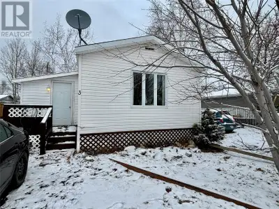 This 3 bedroom, 1 bathroom home is located on quiet street. Large living room and eat-in kitchen wit...