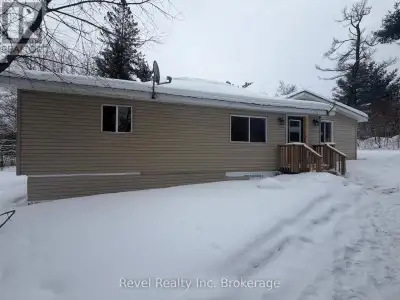 Welcome to this charming and very spacious 3-Bedroom ( potential for 2 more) & 2 bath Mattawa home c...