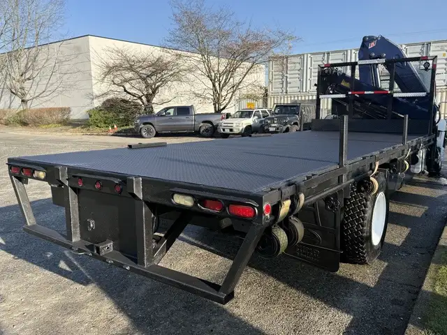 2015 Hino 358 22 Foot Dump Flatdeck with Amco Veba Crane and Air in Heavy Trucks in Regina - Image 15