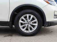 2017 Nissan Rogue SL AWD Comfortable, refined, and packed with premium features, this 2017 Nissan Ro... (image 7)