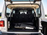 Welcome to 400 Chrysler Dodge Jeep Ram. TRANSMISSION: 8-SPEED TORQUEFLITE AUTO PHEV (STD),BRIGHT WHI... (image 8)