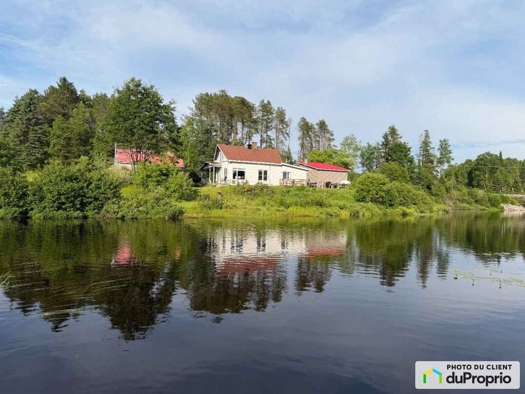 $399,000 - Cottage for sale in Rivière-à-Pierre — photo 1