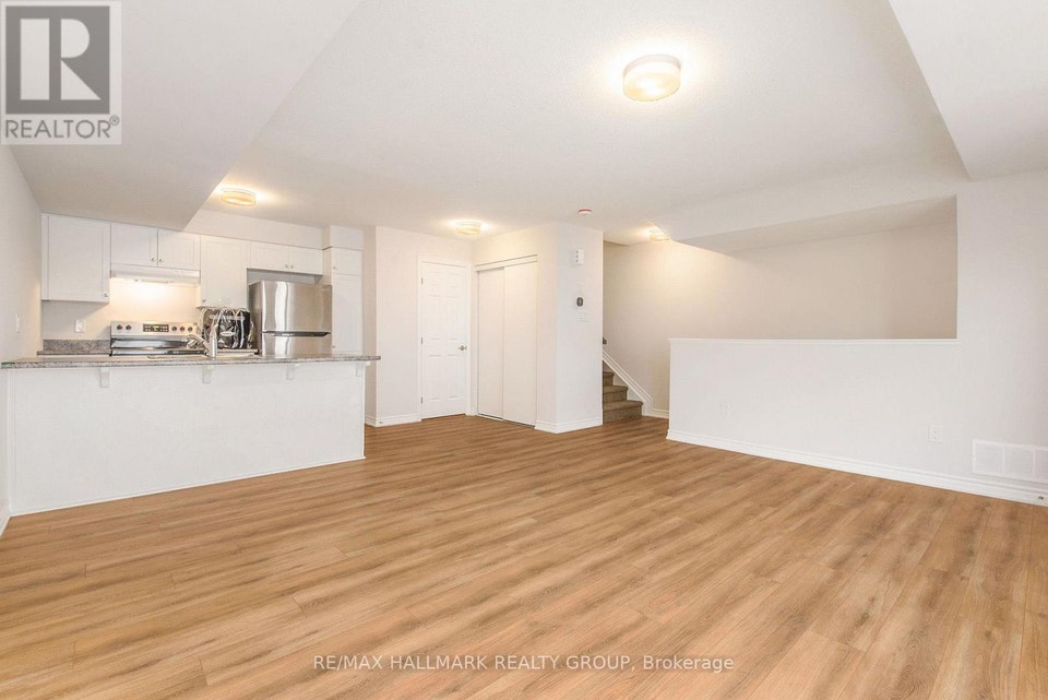 300 ZENITH PRIVATE Ottawa, Ontario 4