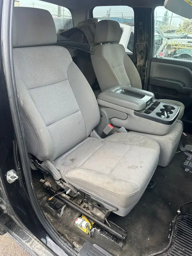 2017 CHEVY SILVERADO 1500 4X4 FOR PARTS! in Auto Body Parts in Calgary - Image 8