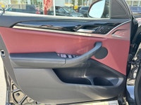 Leather interior, Moonroof, Winter Wheels included, Low Km's, Clean CarFax, All Wheel Drive, Navigat... (image 7)