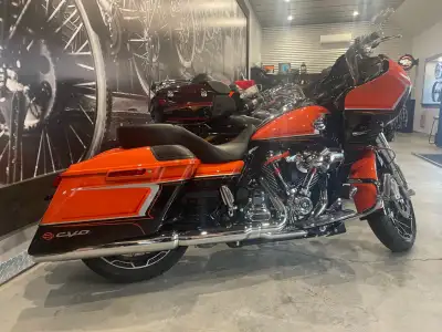 2022 CVO Road Glide, 117 ci with only 2436 kms. this bike is in like new condition with out the new...