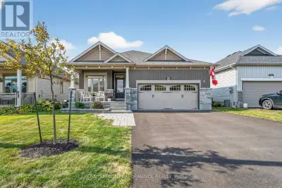 Everything you need on one level - Welcome to 88 des Rails Street, a beautifully crafted 4-bed, 3-ba...
