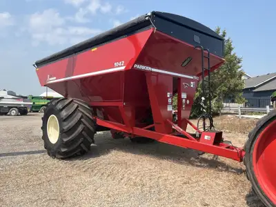 Parker 1042, grain buggy, 1000 Bushel Grain Buggy, 20in. corner auger, roll tarp, 1050/50R32 new tir...