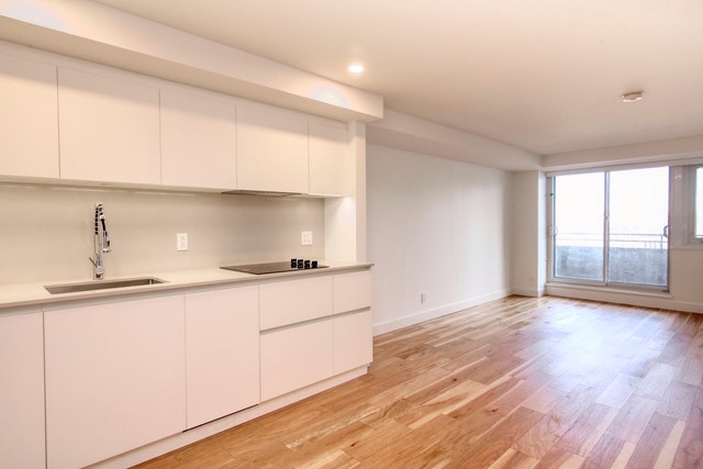 3460 Peel Street 3460 Peel Street — photo 3