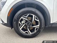 This Kia Sportage delivers a Regular Unleaded I-4 2.5 L/152 engine powering this Automatic transmiss... (image 8)