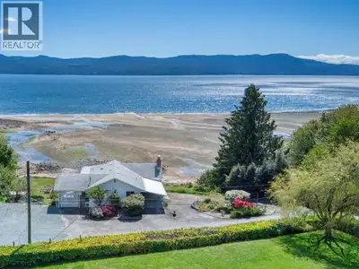 LEVEL ENTRY WATERFRONT SOUTH OF TOWN. Set on a spacious 0.43 acre lot with a fantastic green space n...